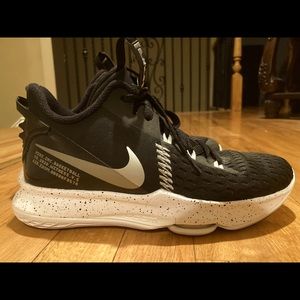 Nike Black LeBron Witness 5